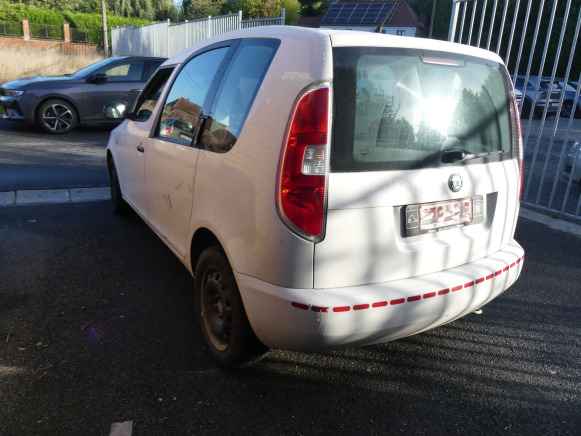 Voiture Skoda Roomster (2010-118.919 km) - מכונית: תמונה 4 Voiture Skoda Roomster (2010-118.919 km) - מכונית: תמונה 4