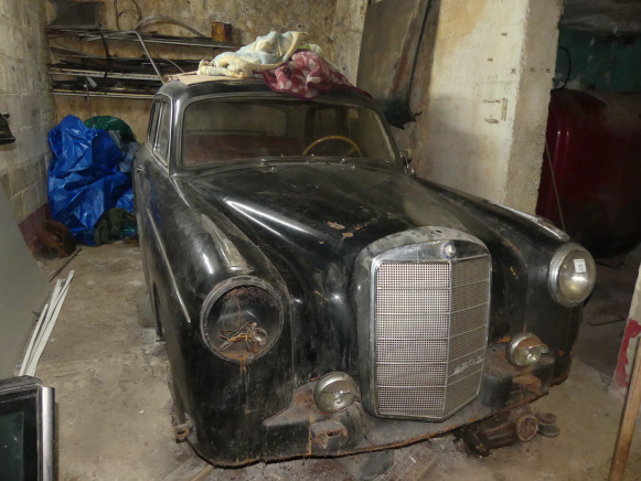 Voiture ancêtre Mercedes-Benz 220S Poton - מכונית: תמונה 2 Voiture ancêtre Mercedes-Benz 220S Poton - מכונית: תמונה 2