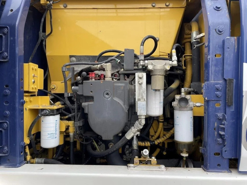 הַחכָּרָה Komatsu HB215 Semilong SUPER NICE AND CLEAN MACHINE ! Komatsu HB215 Semilong SUPER NICE AND CLEAN MACHINE !: תמונה 9