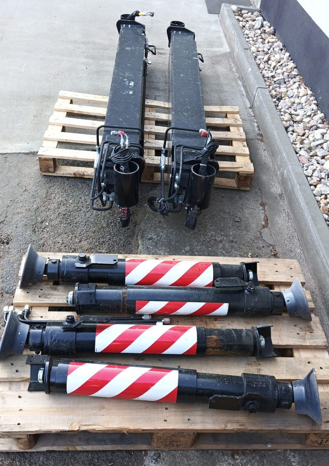 FASSI - PALFINGER - HIAB - HMF - ATLAS additional stabilizers, Zusatzabstützen - עגורן מעמיס: תמונה 1 FASSI - PALFINGER - HIAB - HMF - ATLAS additional stabilizers, Zusatzabstützen - עגורן מעמיס: תמונה 1