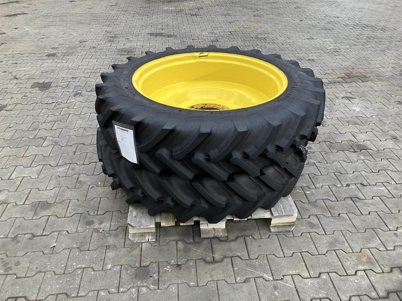 Alliance 12.4R36 - צמיג עבור מכונה חקלאית: תמונה 1 Alliance 12.4R36 - צמיג עבור מכונה חקלאית: תמונה 1