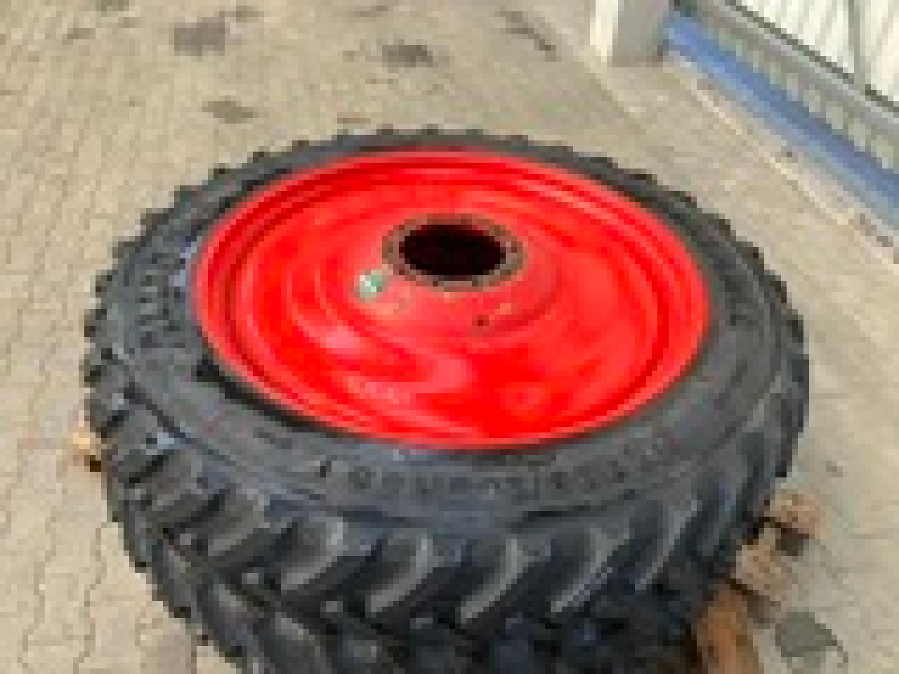 Alliance 320/105R50 - צמיג עבור מכונה חקלאית: תמונה 1 Alliance 320/105R50 - צמיג עבור מכונה חקלאית: תמונה 1