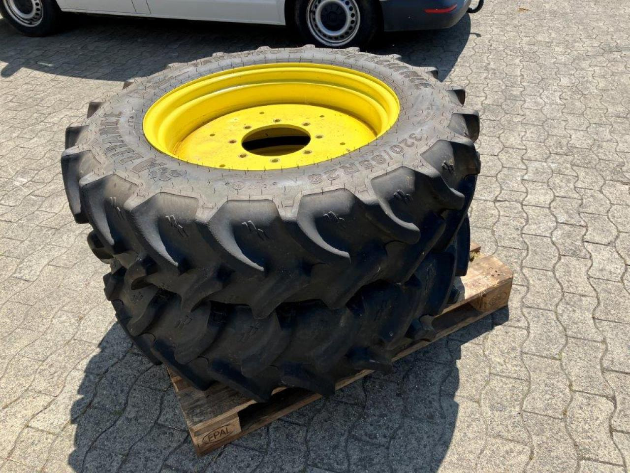 Alliance 320/85R28 - צמיג עבור מכונה חקלאית: תמונה 2 Alliance 320/85R28 - צמיג עבור מכונה חקלאית: תמונה 2