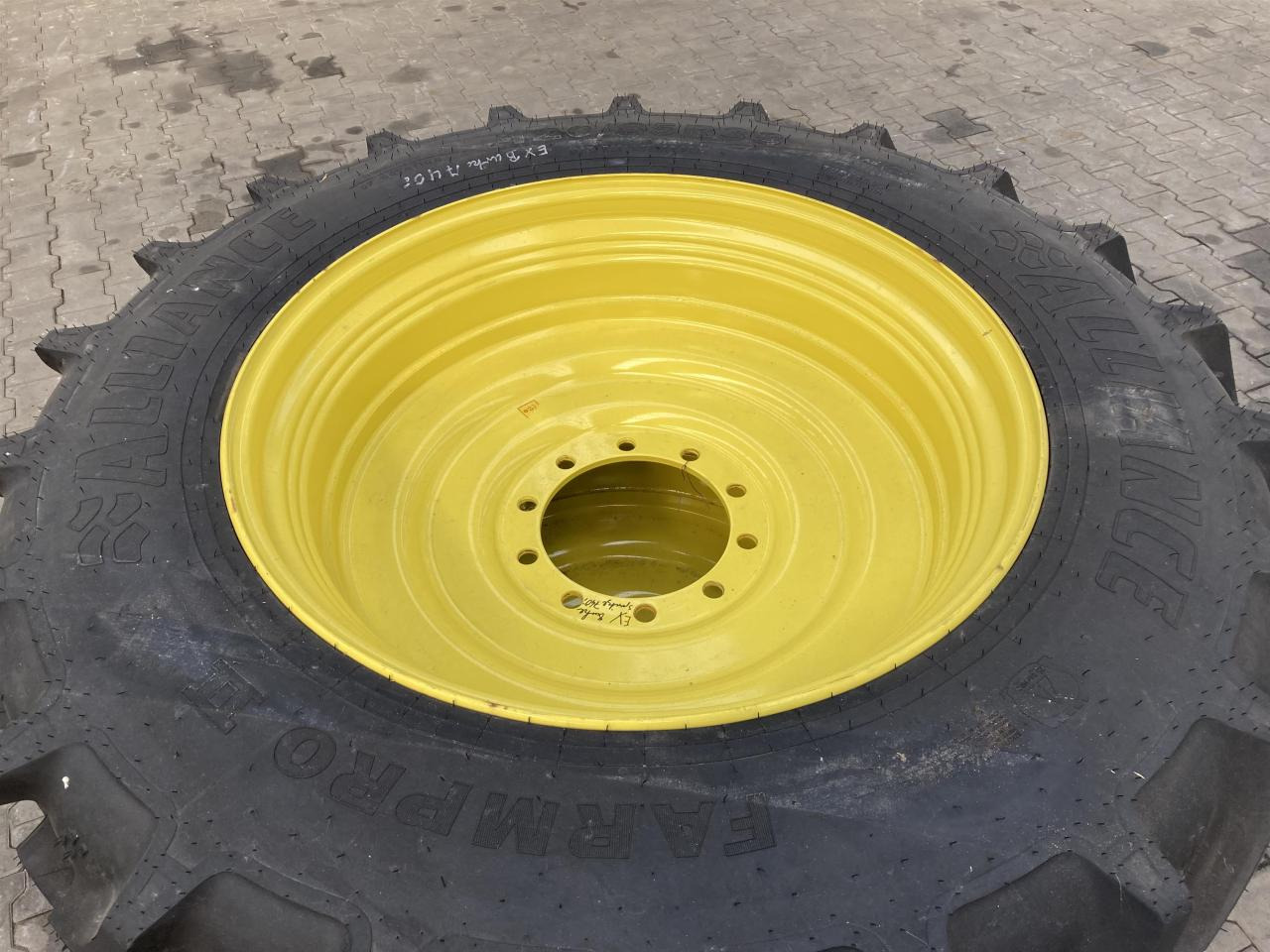 Alliance 420/85R38 - צמיג עבור מכונה חקלאית: תמונה 2 Alliance 420/85R38 - צמיג עבור מכונה חקלאית: תמונה 2