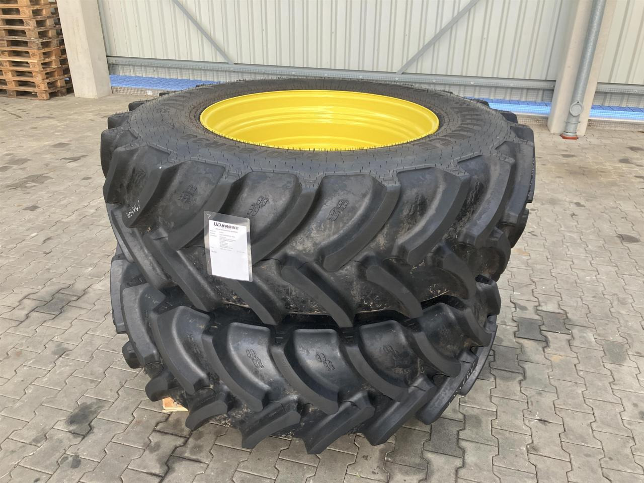 Alliance 520/85R38 - צמיג עבור מכונה חקלאית: תמונה 1 Alliance 520/85R38 - צמיג עבור מכונה חקלאית: תמונה 1