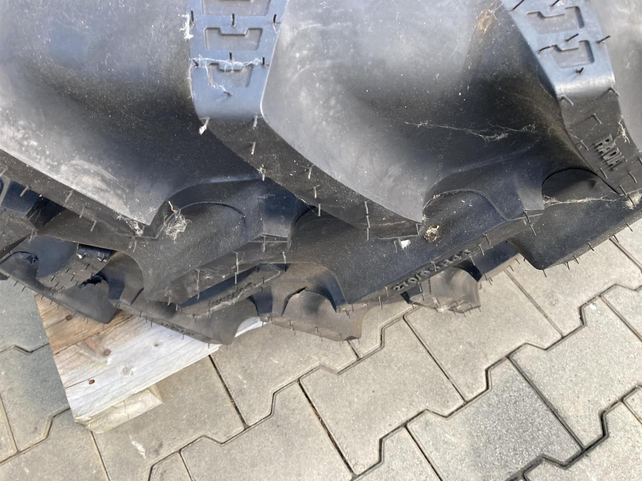 BKT 270/95R46 - צמיג עבור מכונה חקלאית: תמונה 3 BKT 270/95R46 - צמיג עבור מכונה חקלאית: תמונה 3