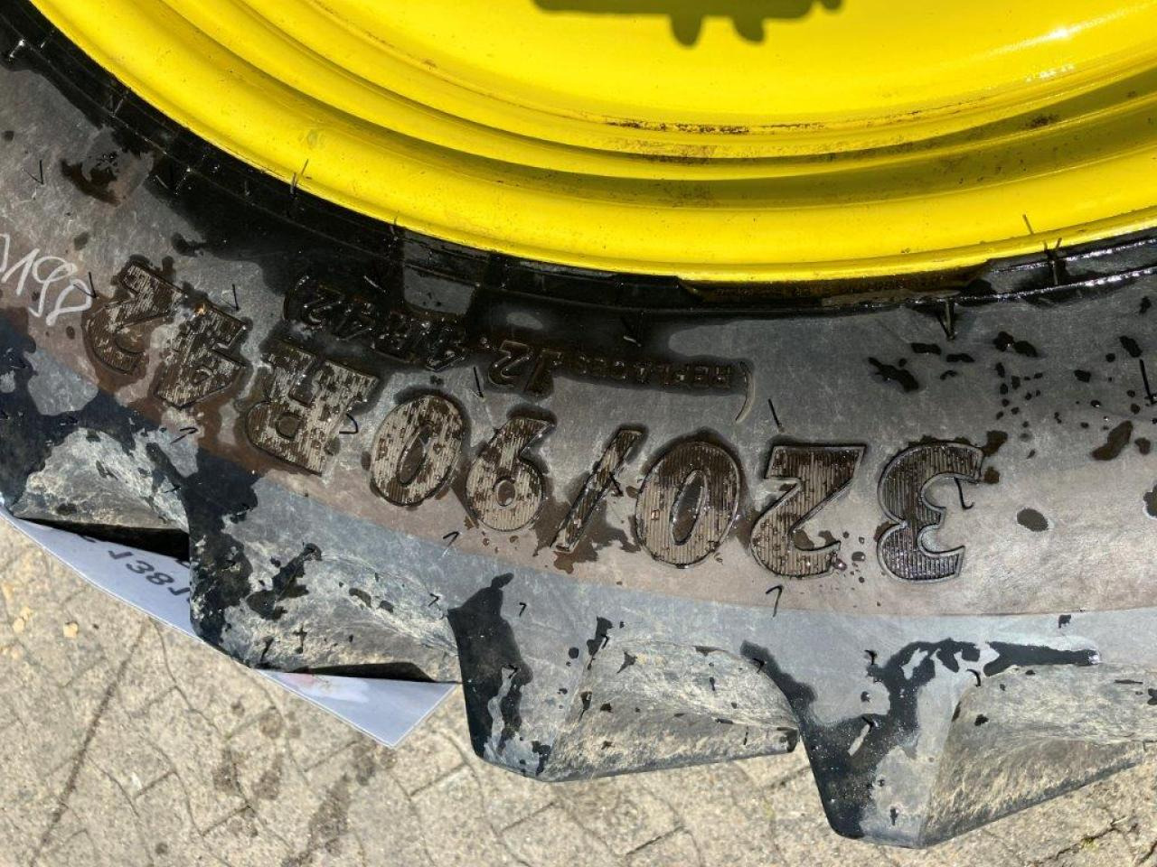 BKT 320/90R42 - צמיג עבור מכונה חקלאית: תמונה 5 BKT 320/90R42 - צמיג עבור מכונה חקלאית: תמונה 5