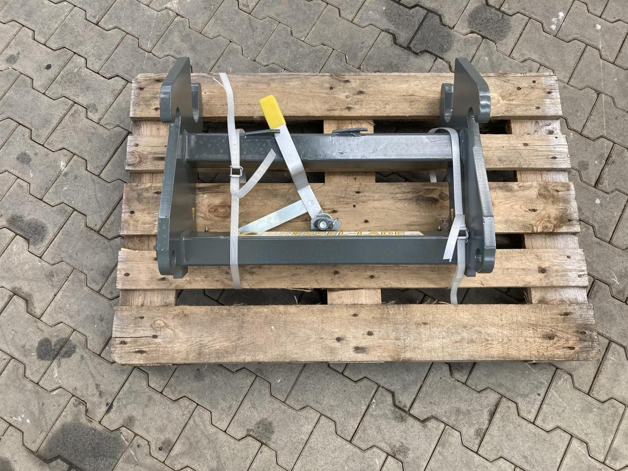 Bressel Weidemann auf Manitou - מעמיס קדמי לטרקטור: תמונה 1 Bressel Weidemann auf Manitou - מעמיס קדמי לטרקטור: תמונה 1
