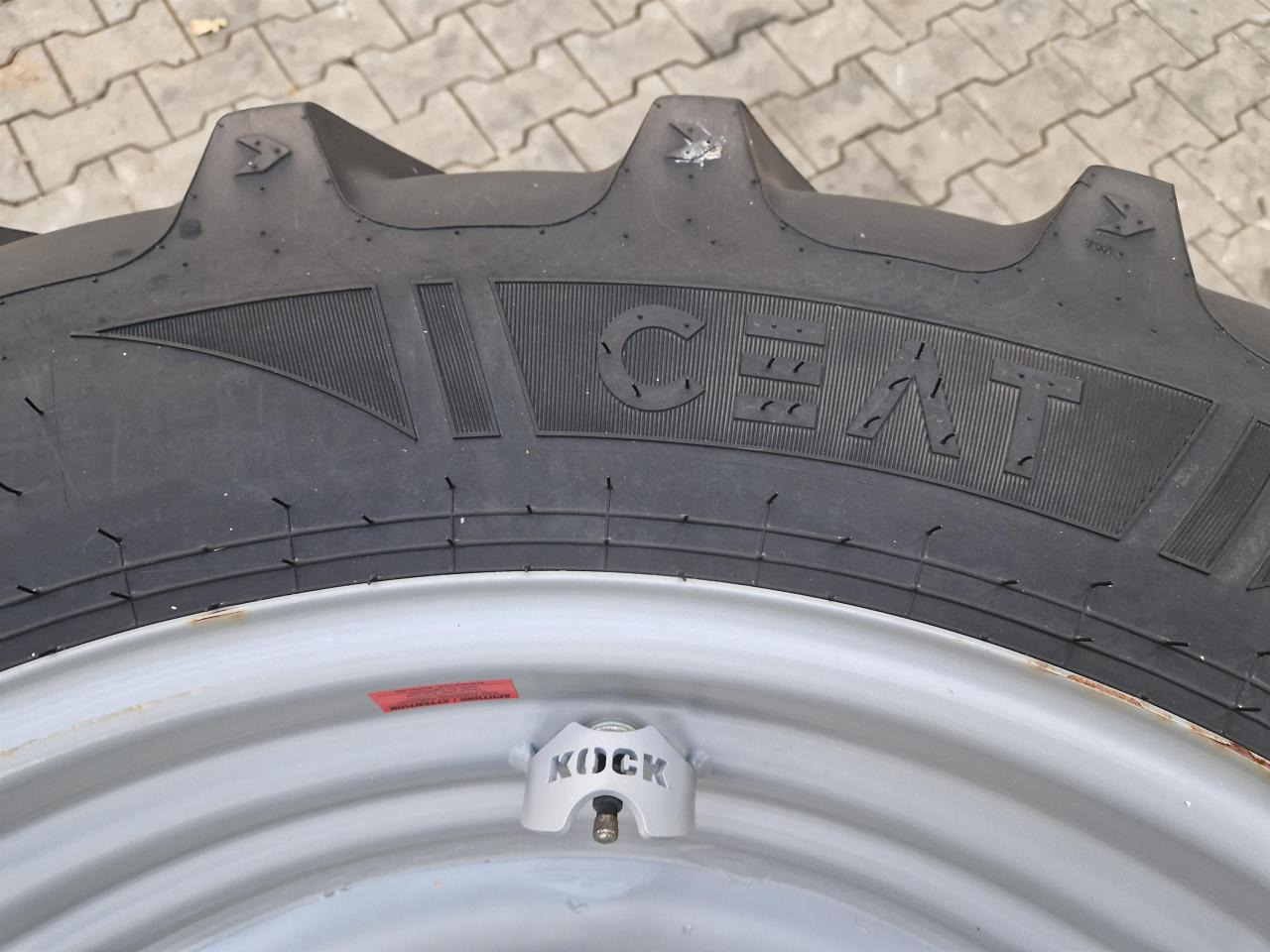 CEAT 320/85R34 - צמיג עבור מכונה חקלאית: תמונה 3 CEAT 320/85R34 - צמיג עבור מכונה חקלאית: תמונה 3