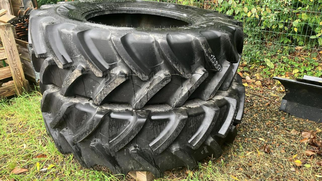 CEAT 420/90R30 - צמיג עבור מכונה חקלאית: תמונה 1 CEAT 420/90R30 - צמיג עבור מכונה חקלאית: תמונה 1