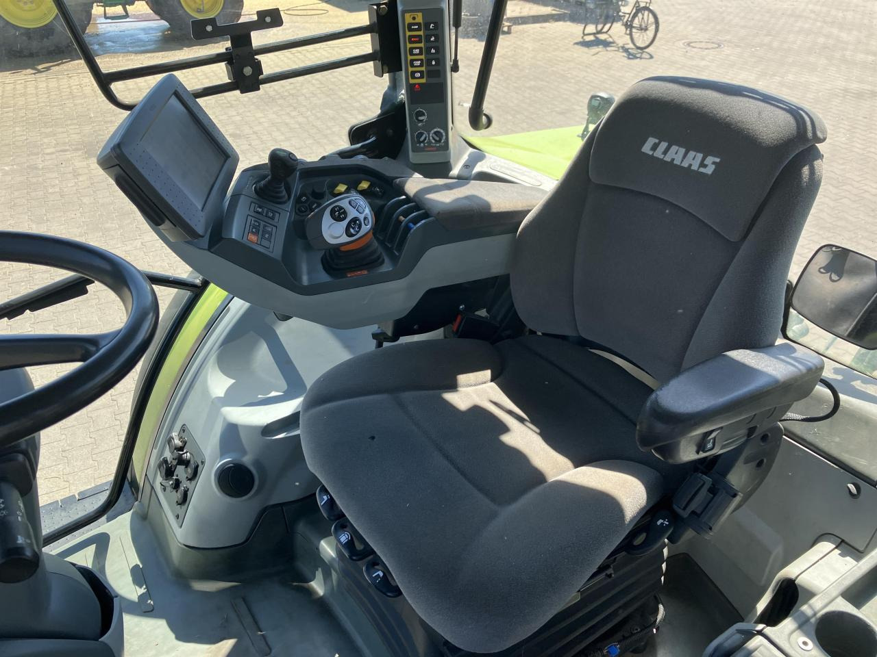 CLAAS Arion 640 - טרקטור חקלאי: תמונה 5 CLAAS Arion 640 - טרקטור חקלאי: תמונה 5