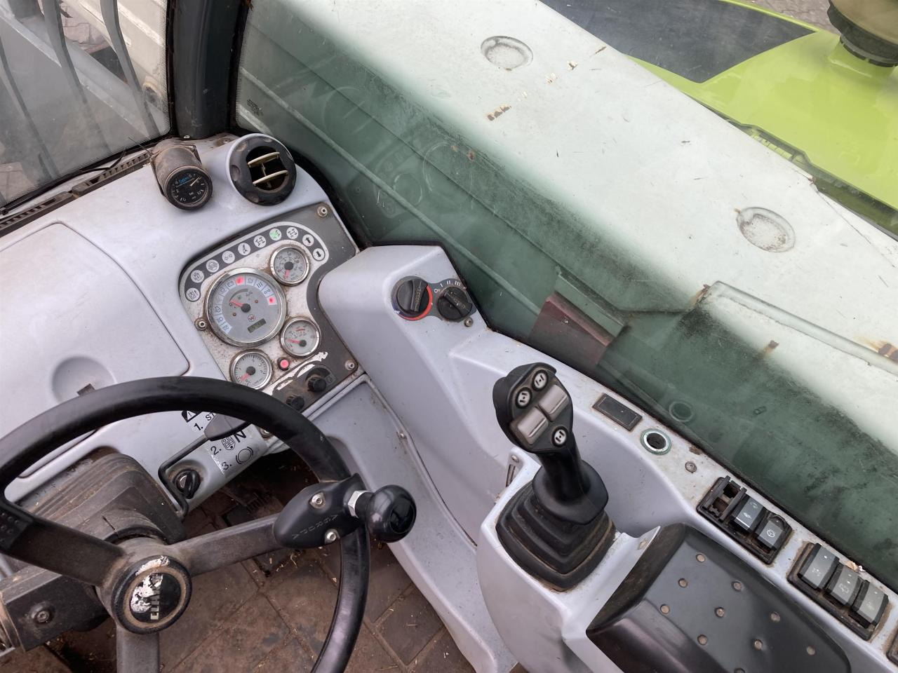הַחכָּרָה CLAAS Scorpion 9040 VariPower CLAAS Scorpion 9040 VariPower: תמונה 13