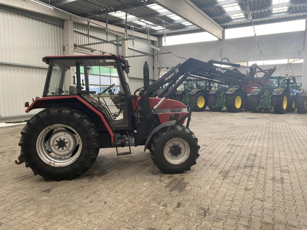 Case-IH 3230 - טרקטור חקלאי: תמונה 3 Case-IH 3230 - טרקטור חקלאי: תמונה 3