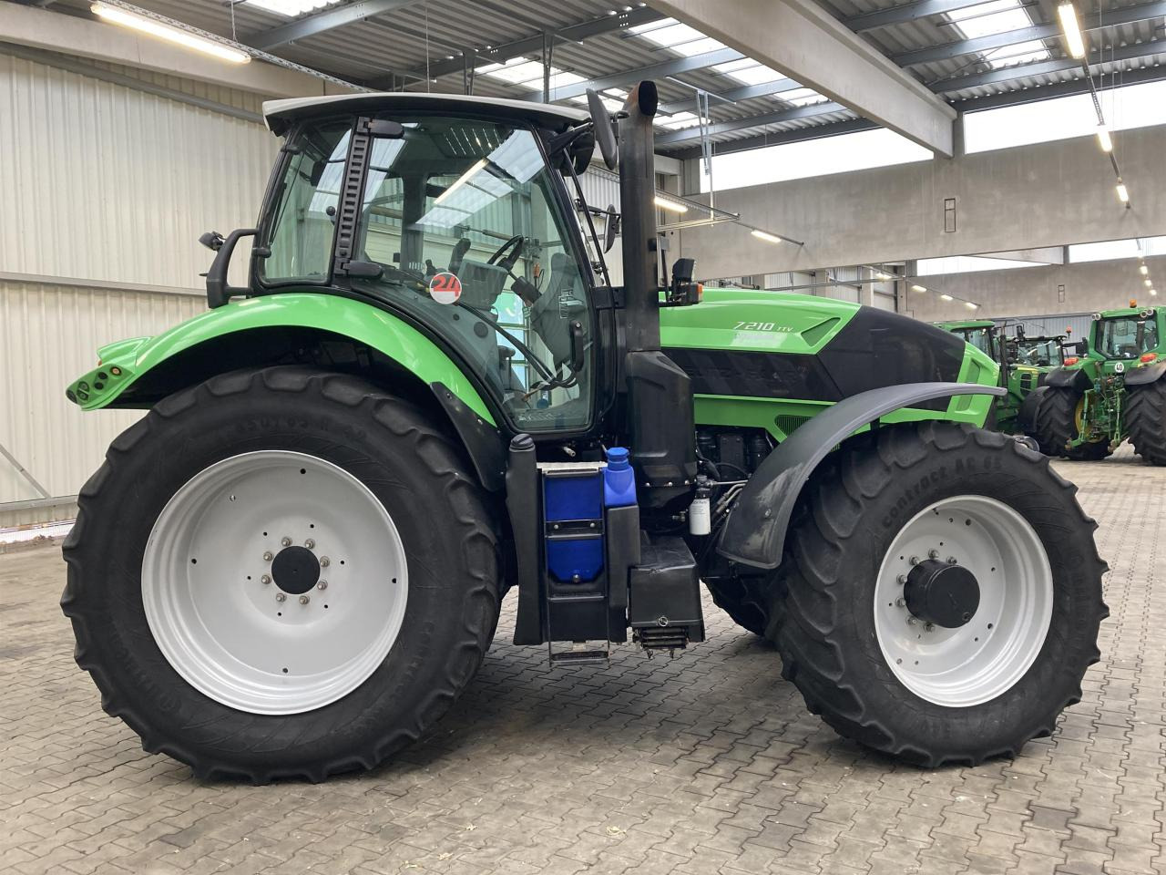 Deutz-Fahr 7210 TTV - טרקטור חקלאי: תמונה 3 Deutz-Fahr 7210 TTV - טרקטור חקלאי: תמונה 3