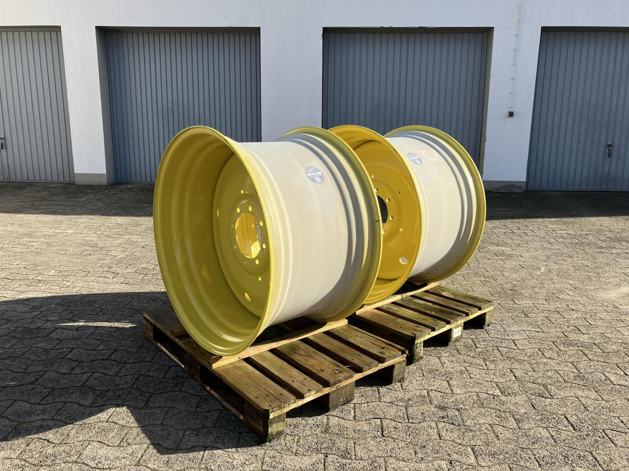 John Deere 23x38 - צמיג עבור מכונה חקלאית: תמונה 1 John Deere 23x38 - צמיג עבור מכונה חקלאית: תמונה 1