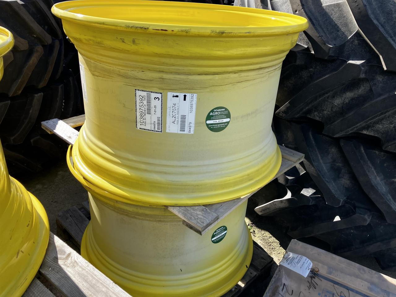 John Deere 23x38 - צמיג עבור מכונה חקלאית: תמונה 1 John Deere 23x38 - צמיג עבור מכונה חקלאית: תמונה 1
