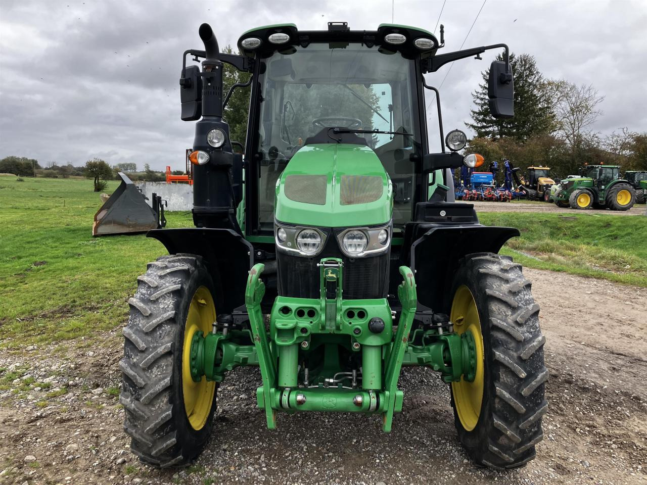 John Deere 6120M - טרקטור חקלאי: תמונה 2 John Deere 6120M - טרקטור חקלאי: תמונה 2
