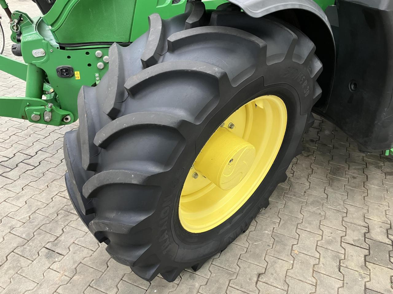 John Deere 6145R - טרקטור חקלאי: תמונה 2 John Deere 6145R - טרקטור חקלאי: תמונה 2