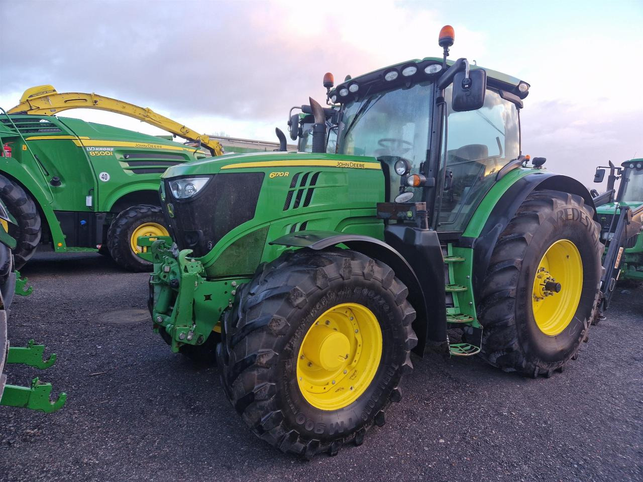 John Deere 6170R - טרקטור חקלאי: תמונה 1 John Deere 6170R - טרקטור חקלאי: תמונה 1