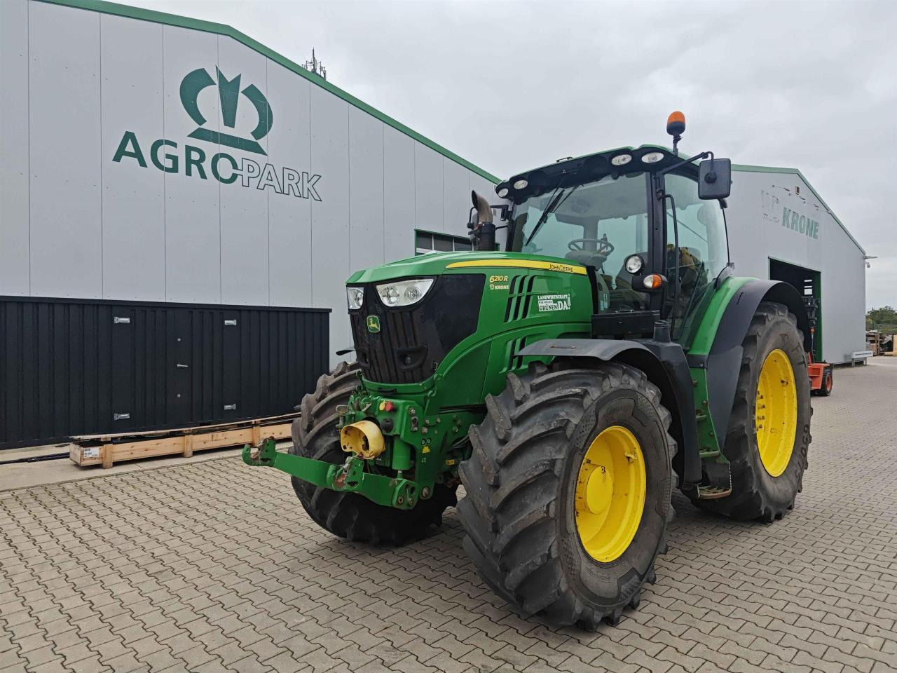 John Deere 6210R - טרקטור חקלאי: תמונה 1 John Deere 6210R - טרקטור חקלאי: תמונה 1