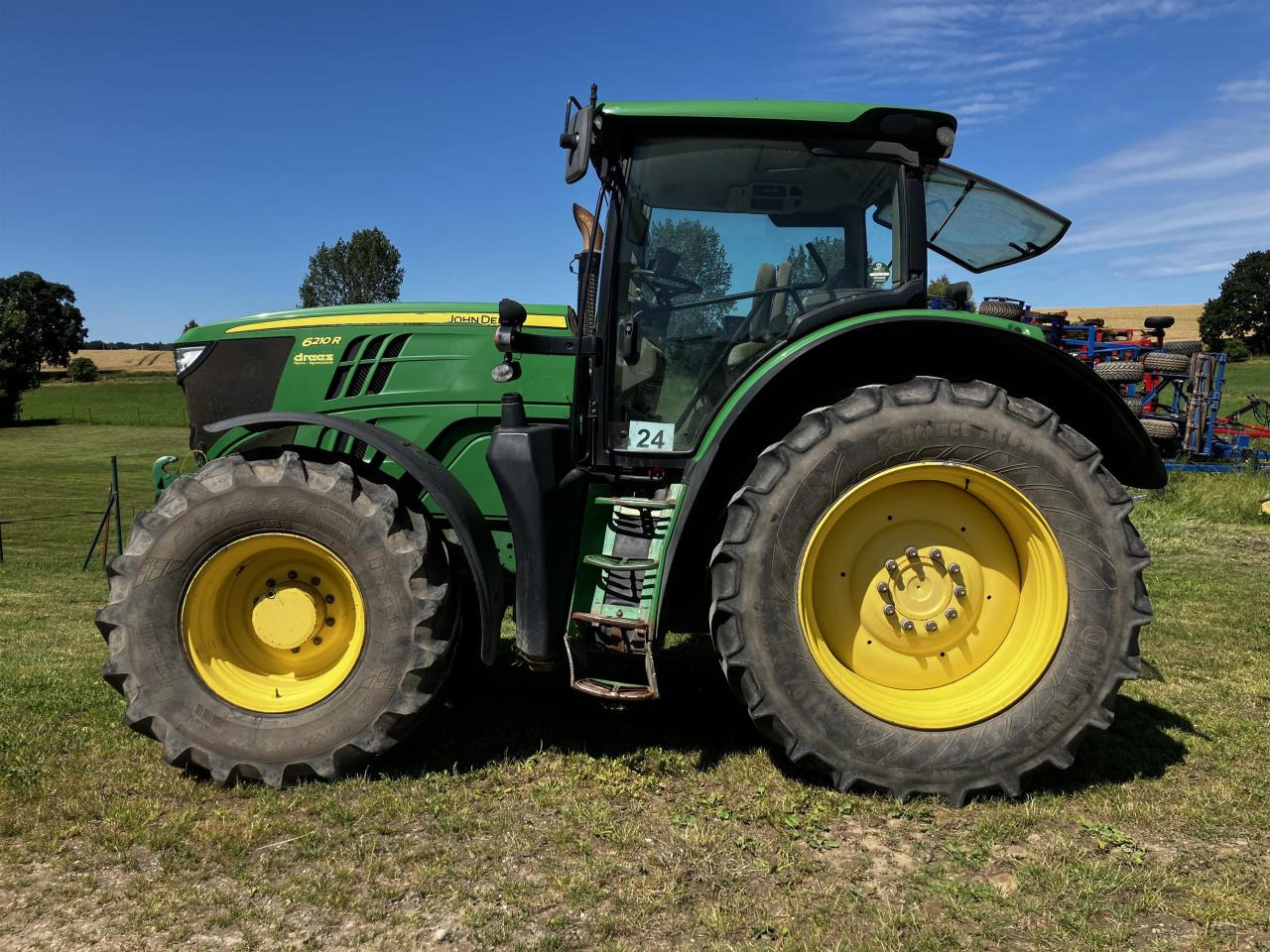 John Deere 6210R - טרקטור חקלאי: תמונה 1 John Deere 6210R - טרקטור חקלאי: תמונה 1