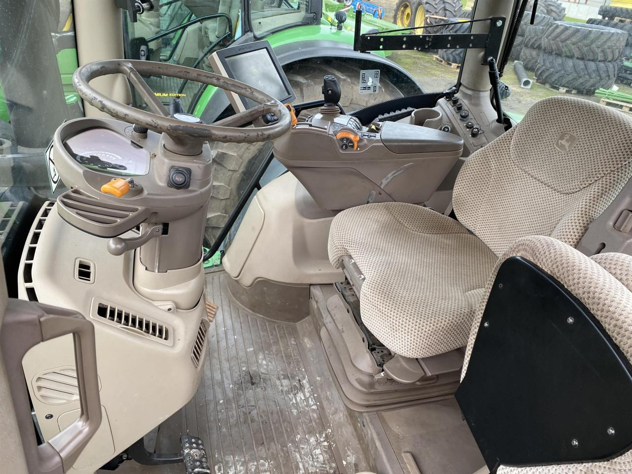 John Deere 6215R - טרקטור חקלאי: תמונה 5 John Deere 6215R - טרקטור חקלאי: תמונה 5