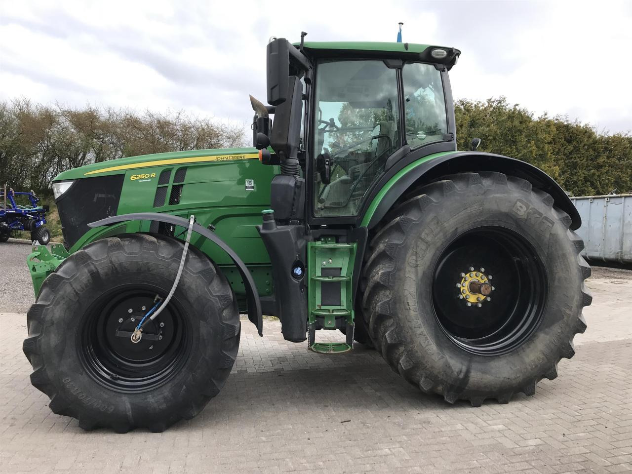 John Deere 6250R - טרקטור חקלאי: תמונה 1 John Deere 6250R - טרקטור חקלאי: תמונה 1