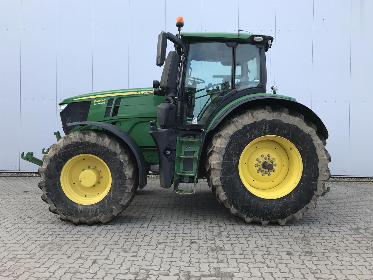 John Deere 6250R - טרקטור חקלאי: תמונה 1 John Deere 6250R - טרקטור חקלאי: תמונה 1
