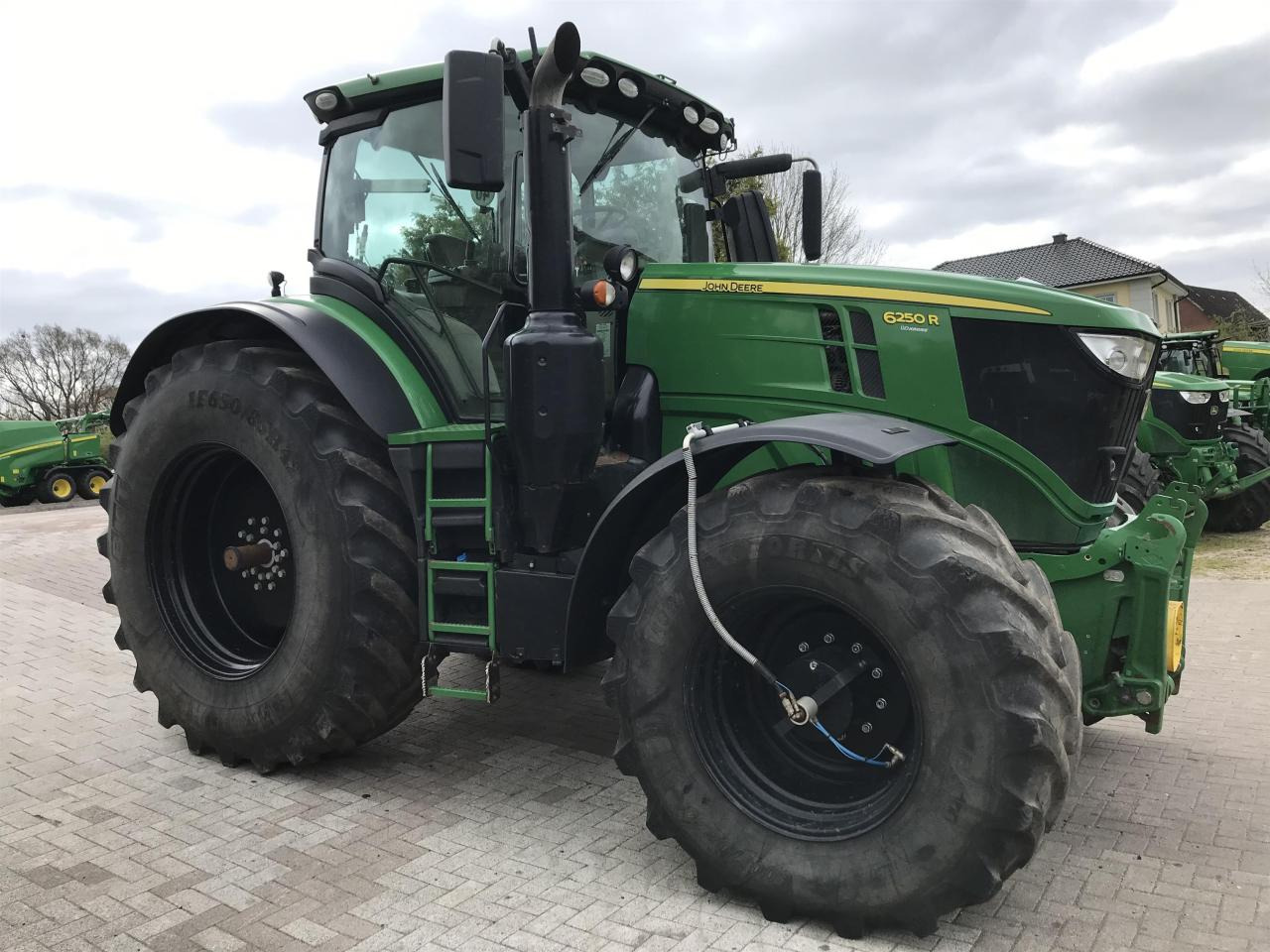 John Deere 6250R - טרקטור חקלאי: תמונה 2 John Deere 6250R - טרקטור חקלאי: תמונה 2