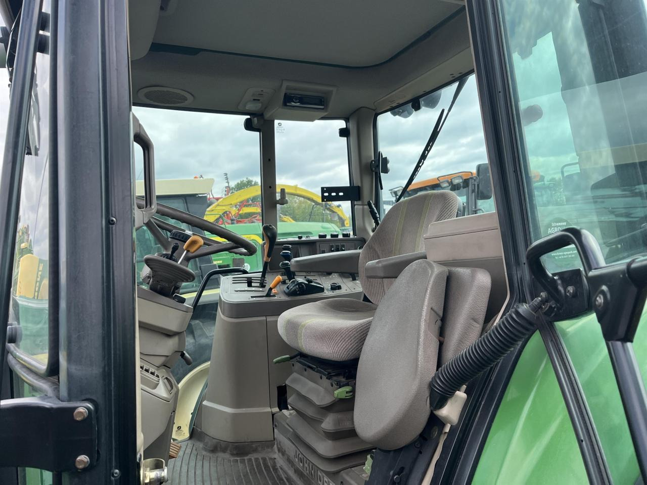 John Deere 6630 Standard Plus - טרקטור חקלאי: תמונה 3 John Deere 6630 Standard Plus - טרקטור חקלאי: תמונה 3