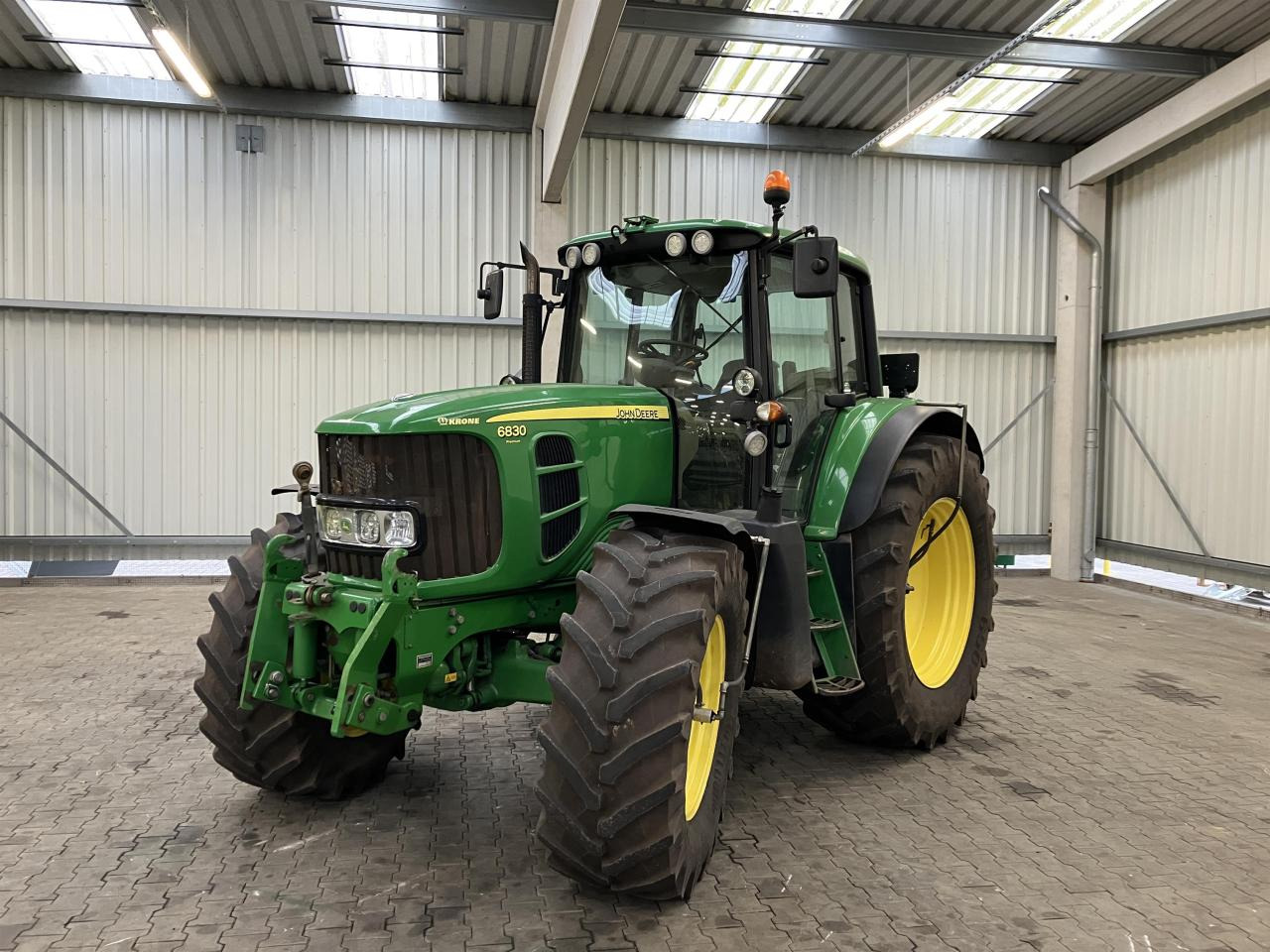 John Deere 6830 Premium - טרקטור חקלאי: תמונה 1 John Deere 6830 Premium - טרקטור חקלאי: תמונה 1