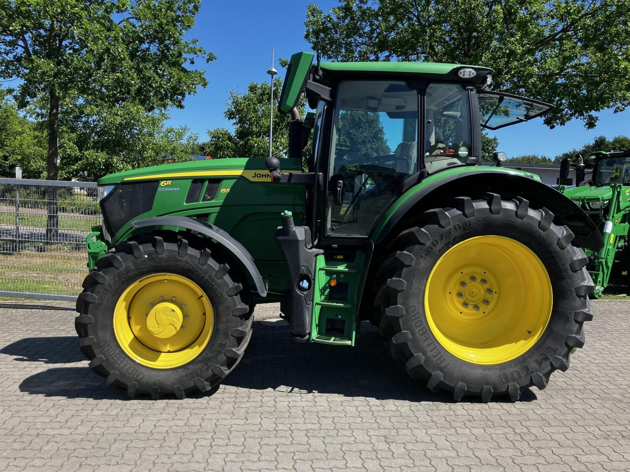 John Deere 6R 155 - טרקטור חקלאי: תמונה 1 John Deere 6R 155 - טרקטור חקלאי: תמונה 1