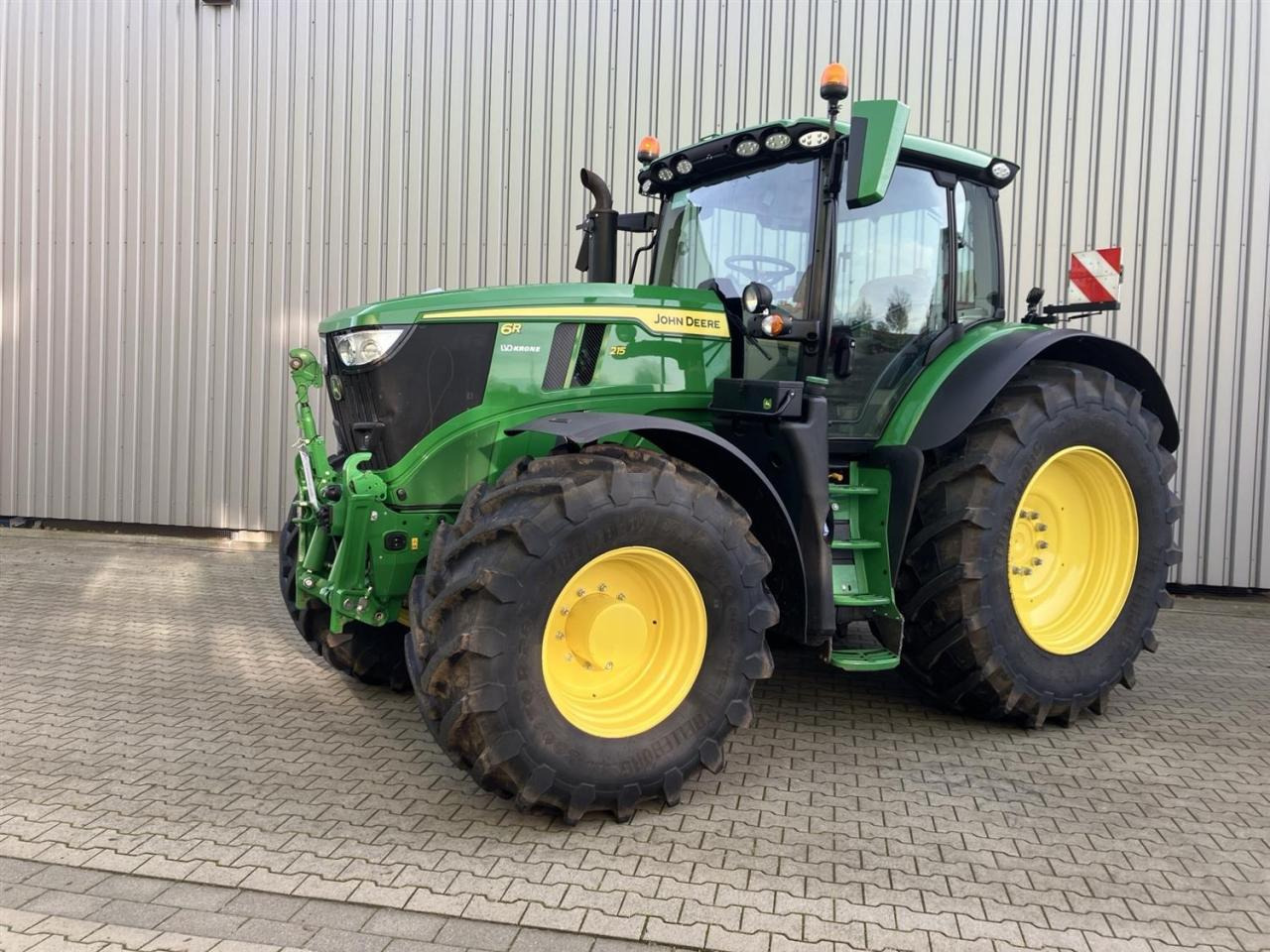 John Deere 6R 215 - טרקטור חקלאי: תמונה 1 John Deere 6R 215 - טרקטור חקלאי: תמונה 1