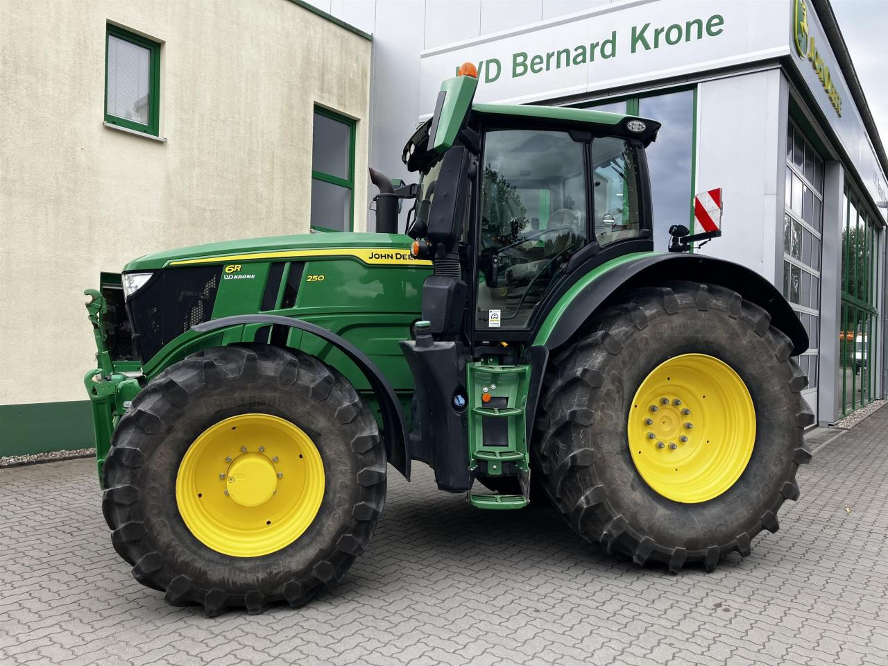 John Deere 6R 250 - טרקטור חקלאי: תמונה 1 John Deere 6R 250 - טרקטור חקלאי: תמונה 1