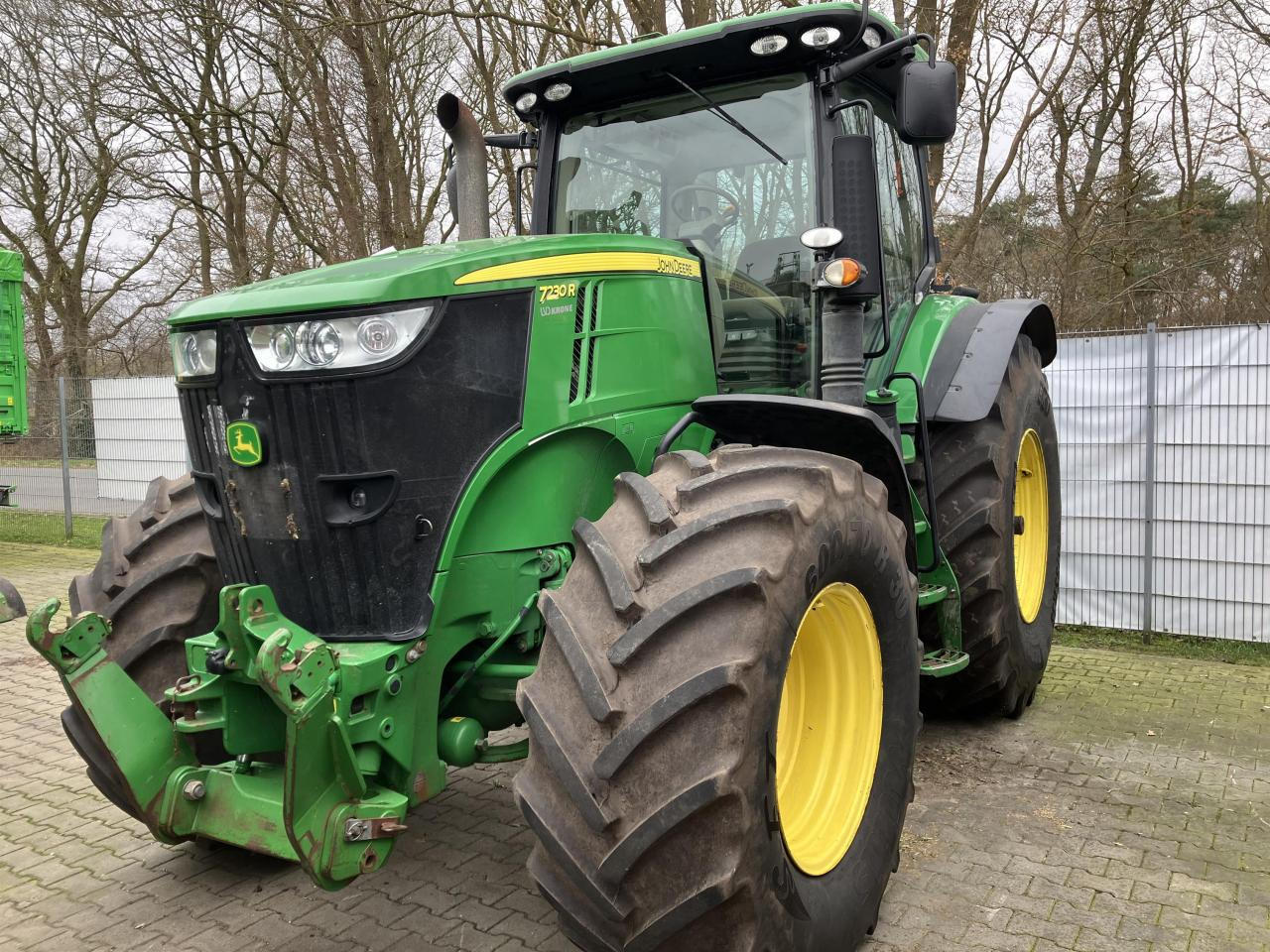 John Deere 7230R - טרקטור חקלאי: תמונה 1 John Deere 7230R - טרקטור חקלאי: תמונה 1