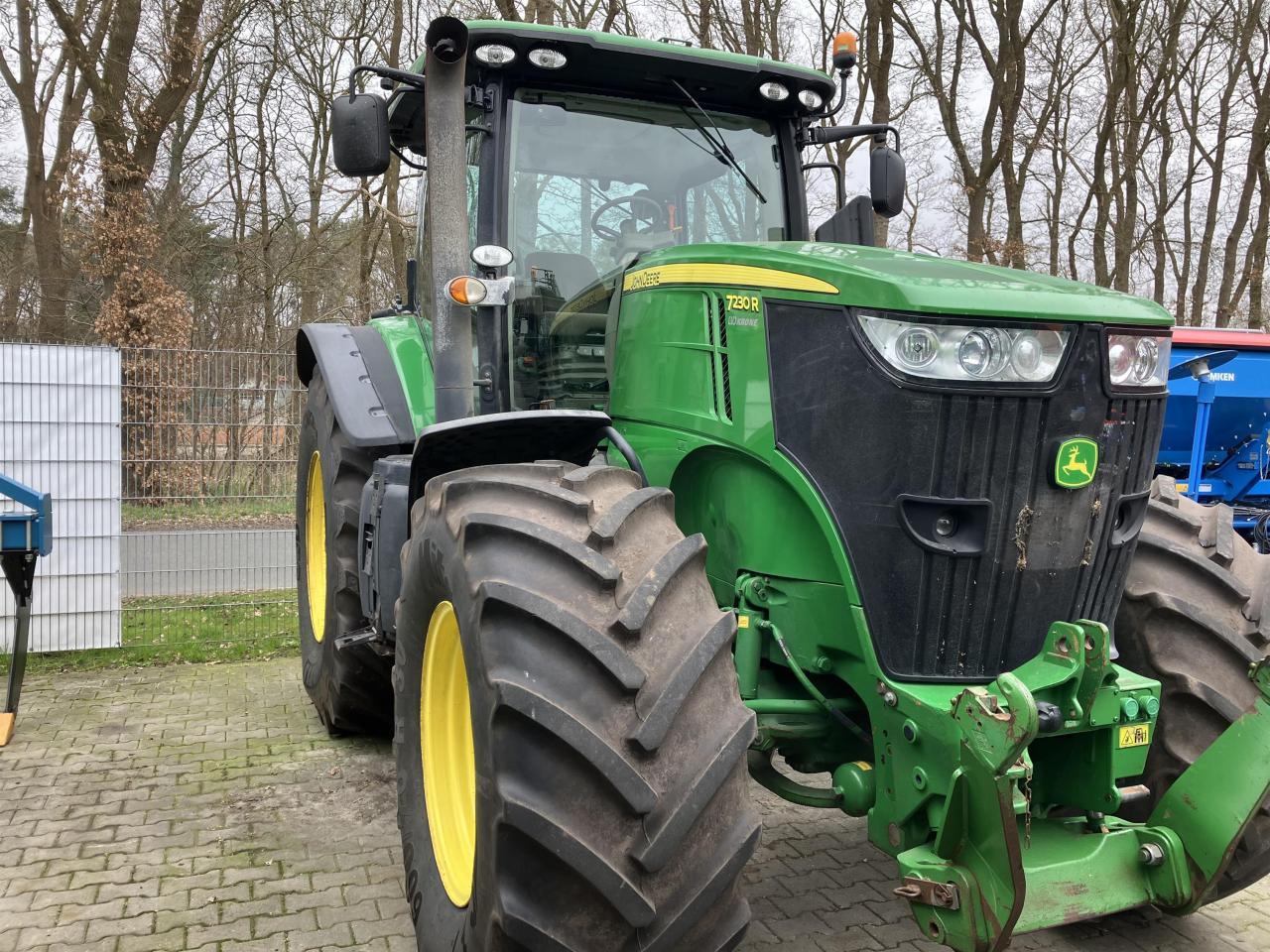 John Deere 7230R - טרקטור חקלאי: תמונה 2 John Deere 7230R - טרקטור חקלאי: תמונה 2