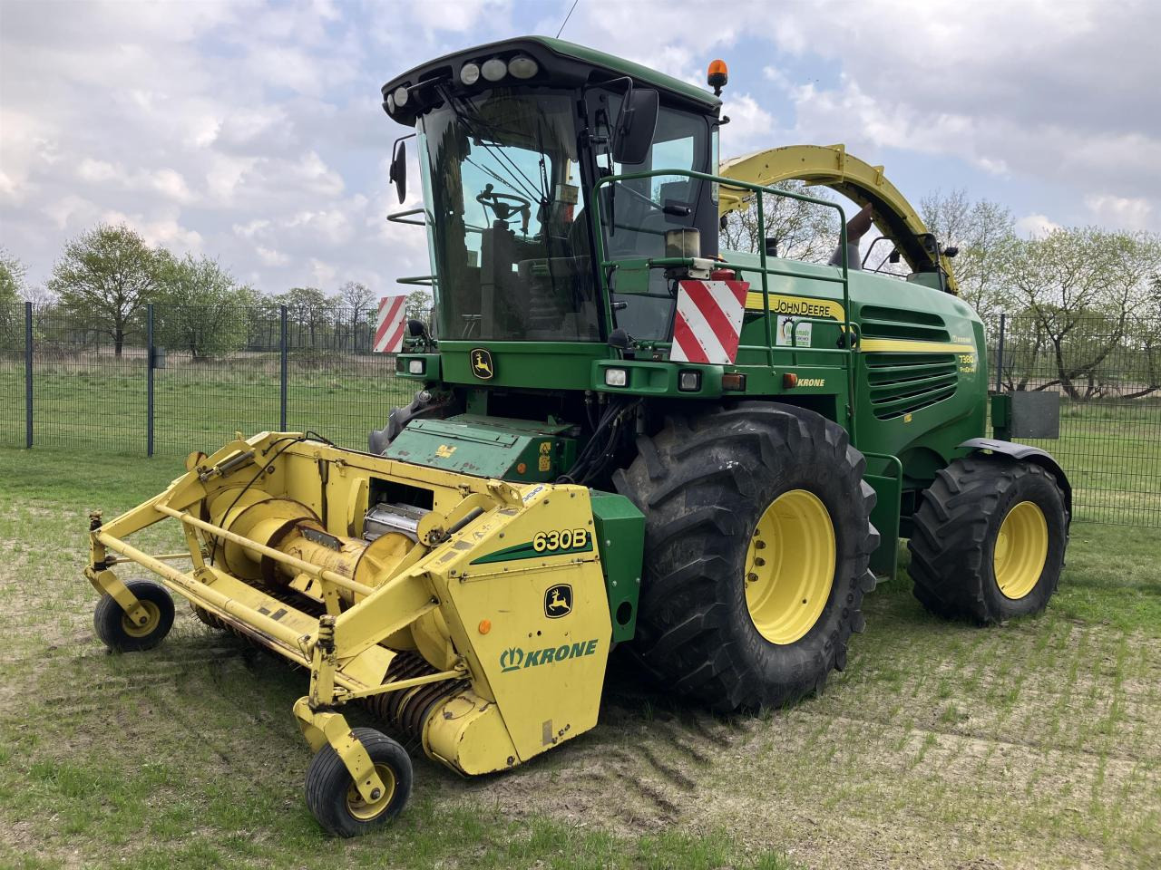 John Deere 7380 - מקצרת מספוא: תמונה 1 John Deere 7380 - מקצרת מספוא: תמונה 1