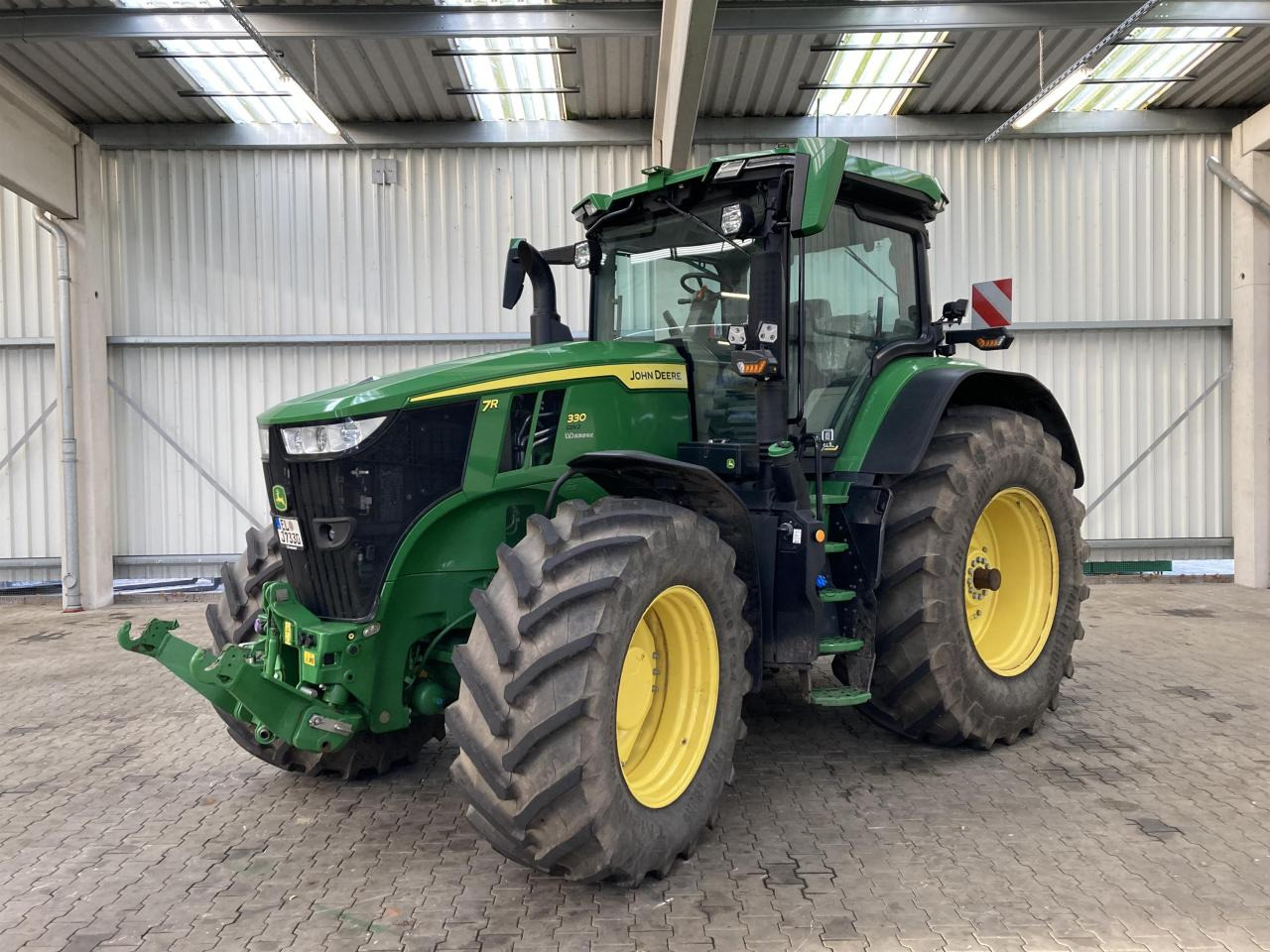 John Deere 7R 330 - טרקטור חקלאי: תמונה 1 John Deere 7R 330 - טרקטור חקלאי: תמונה 1