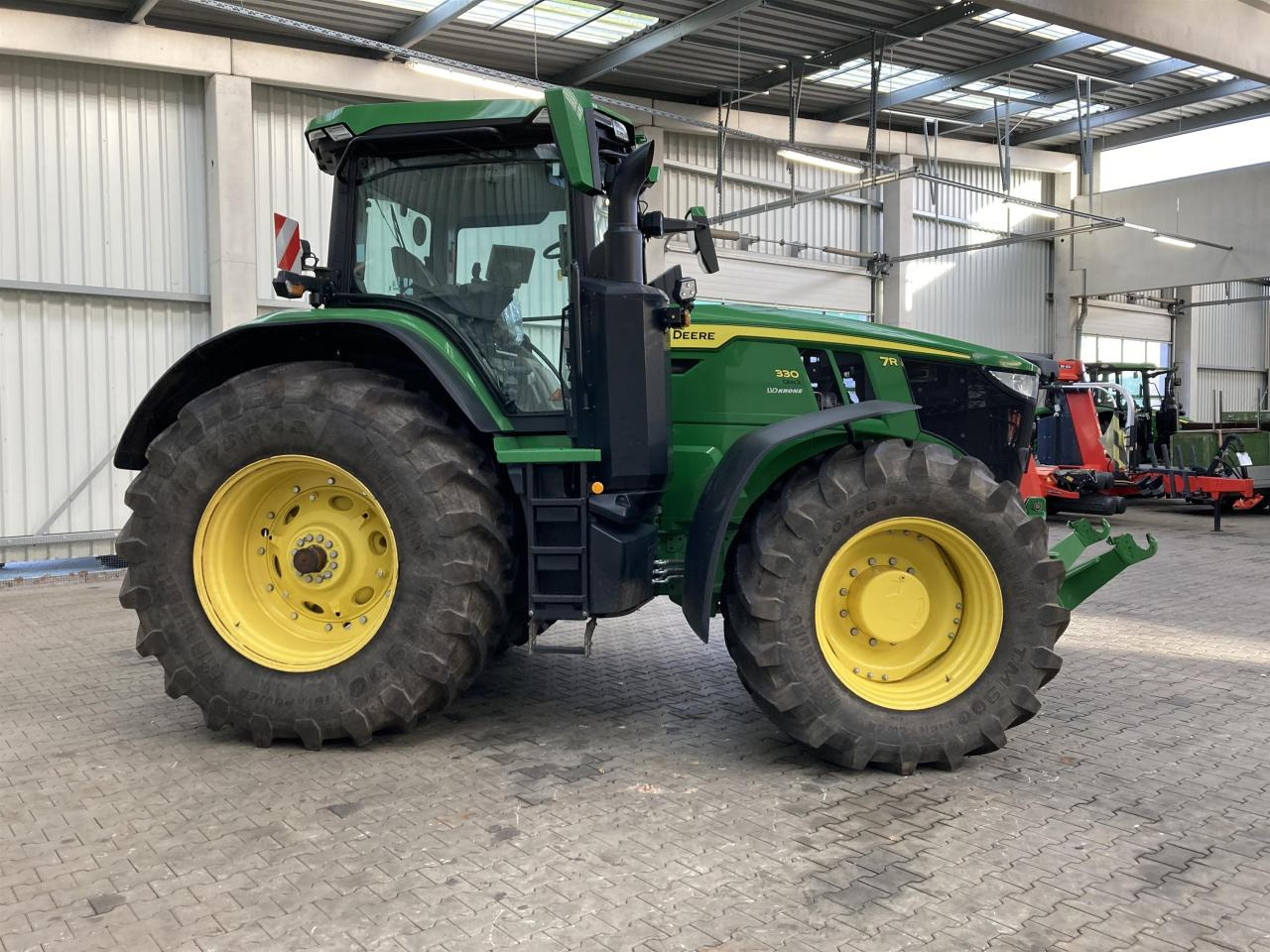 John Deere 7R 330 - טרקטור חקלאי: תמונה 5 John Deere 7R 330 - טרקטור חקלאי: תמונה 5