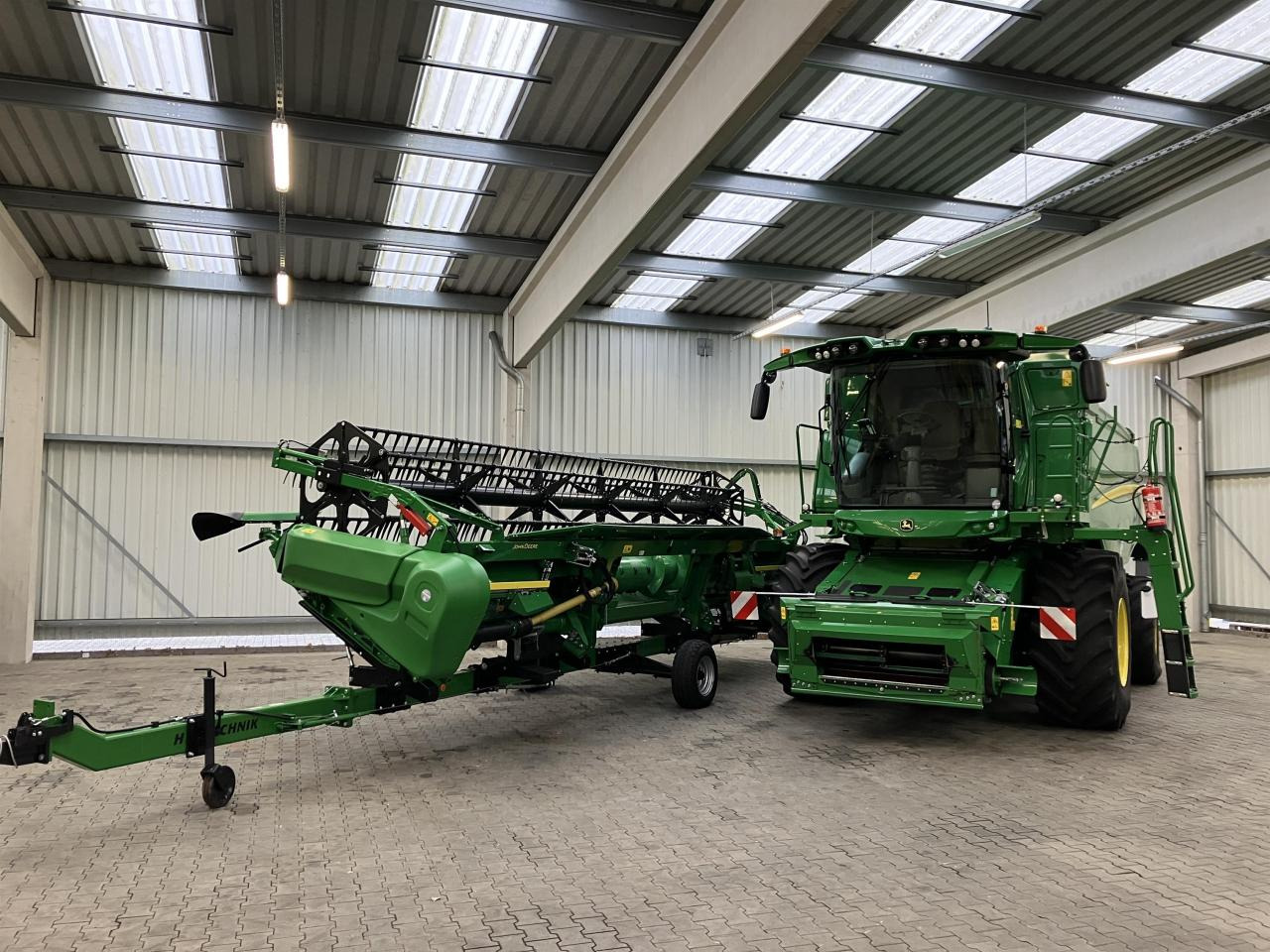 John Deere T560 - מקצרת קומבינה: תמונה 2 John Deere T560 - מקצרת קומבינה: תמונה 2