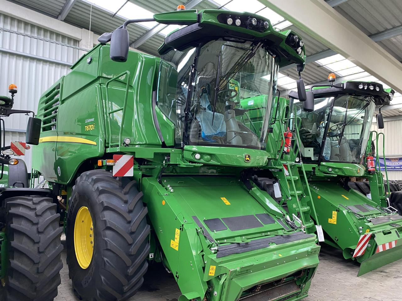 John Deere T670 - מקצרת קומבינה: תמונה 1 John Deere T670 - מקצרת קומבינה: תמונה 1