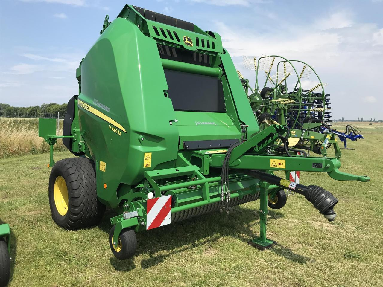 John Deere V461M - מכונת צרור עגולה: תמונה 1 John Deere V461M - מכונת צרור עגולה: תמונה 1