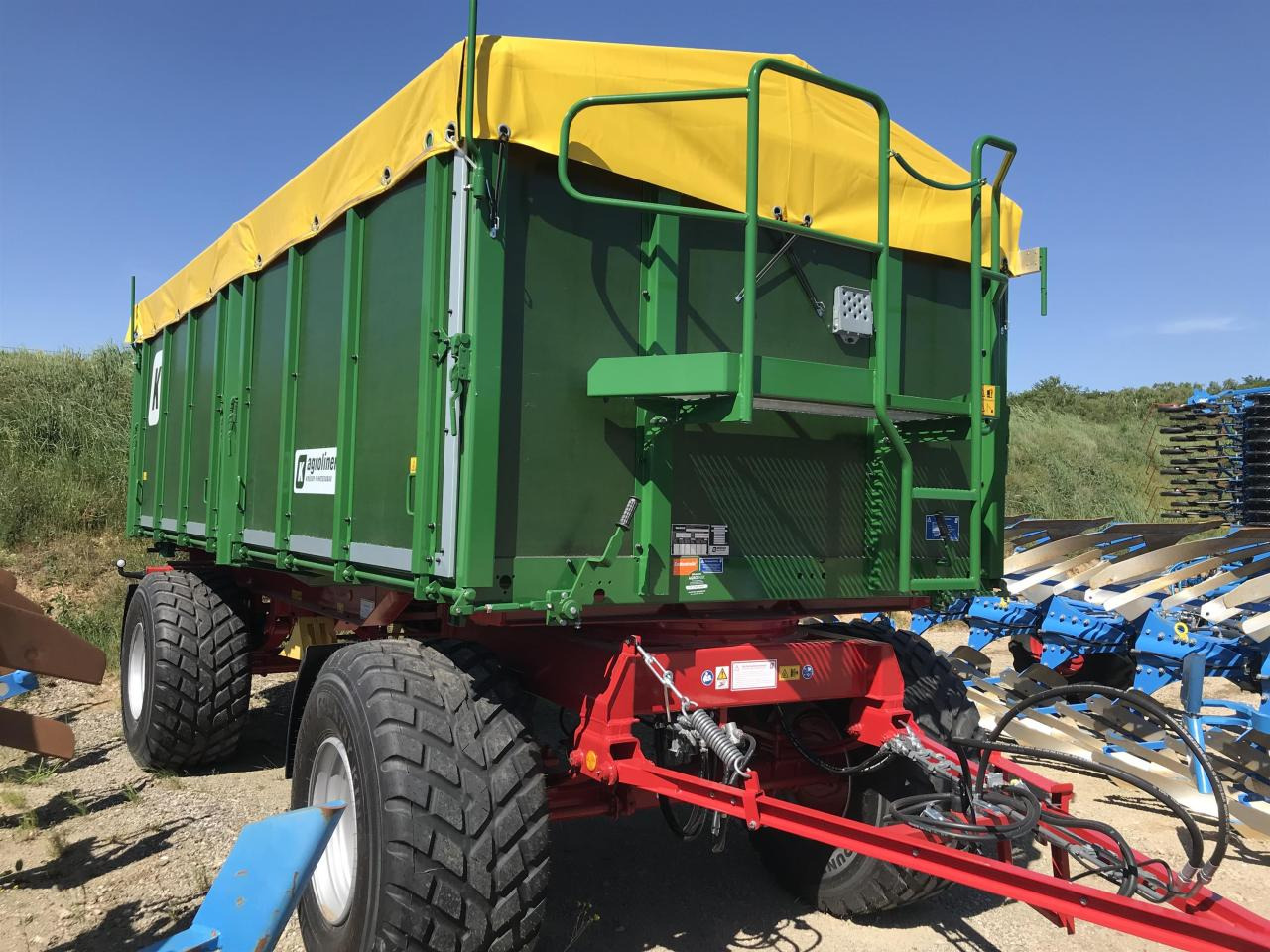 Kröger HKD 302 - קרון נגרר עם מזהיר: תמונה 1 Kröger HKD 302 - קרון נגרר עם מזהיר: תמונה 1