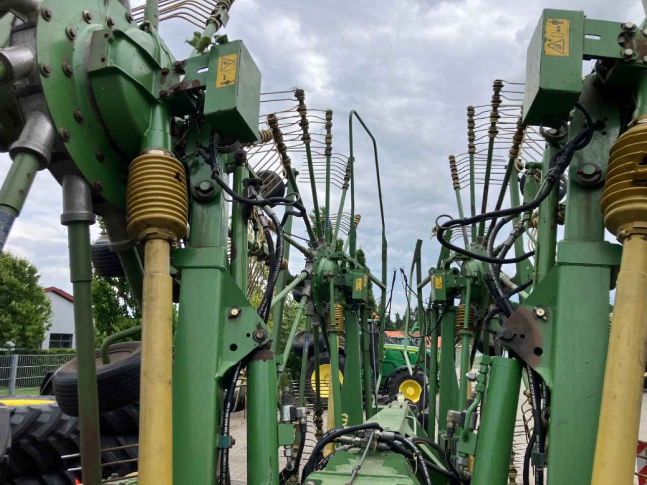 גורף/ מגרפה Krone SWADRO 1400: תמונה 15