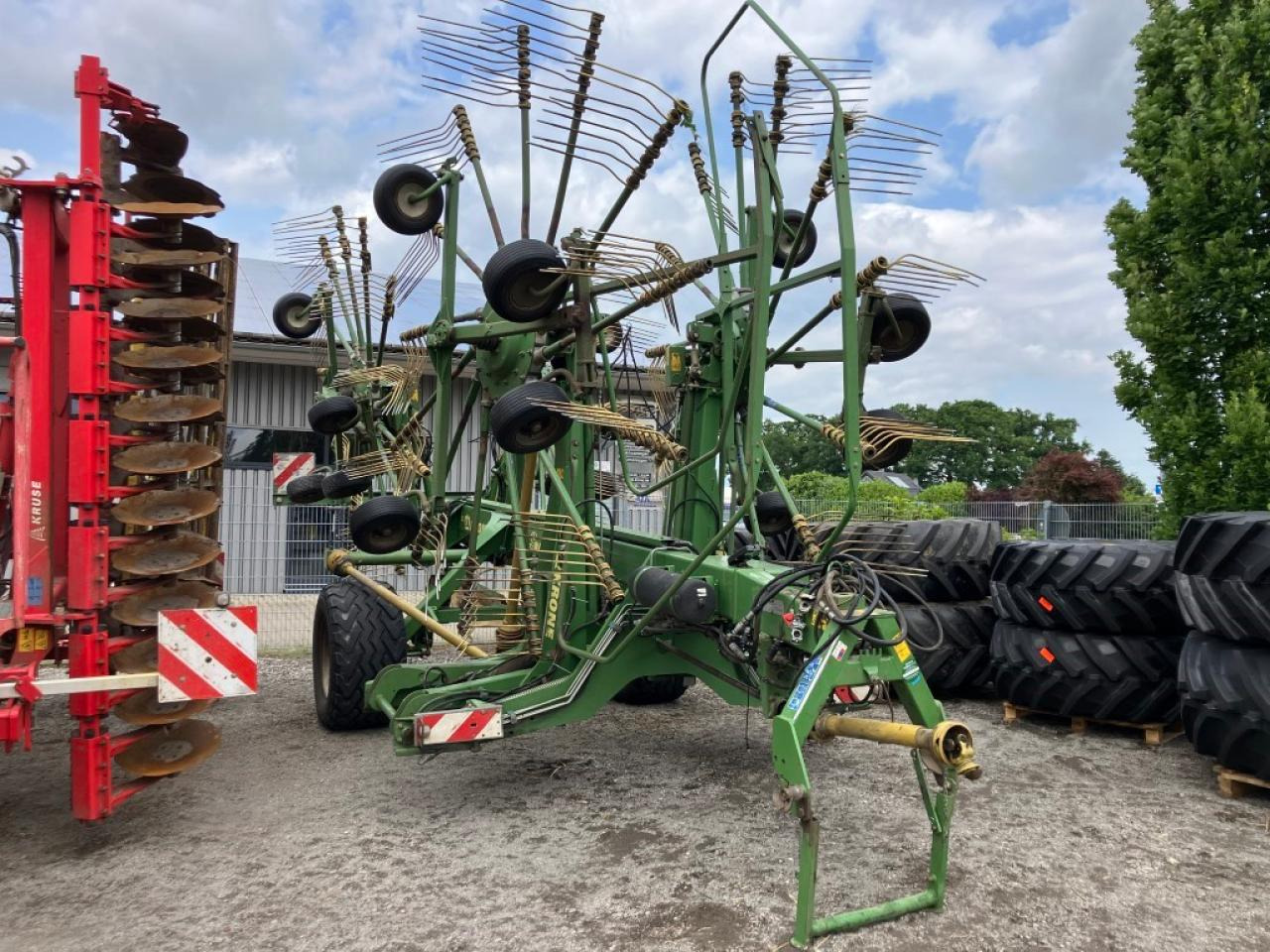 Krone SWADRO 1400 - גורף/ מגרפה: תמונה 1 Krone SWADRO 1400 - גורף/ מגרפה: תמונה 1