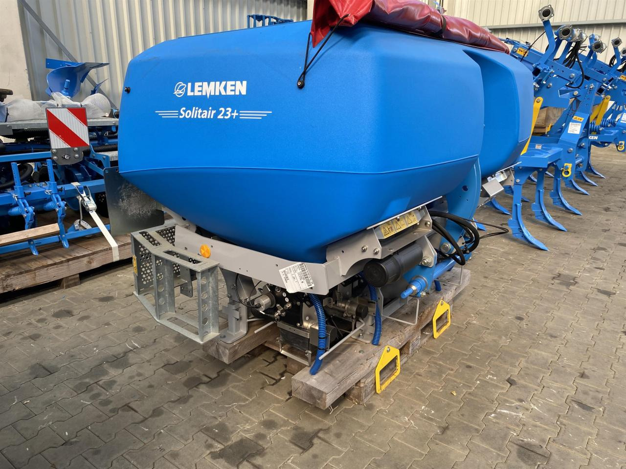 Lemken Azurit 10 K 8 - מכונת זריעה מדויקת: תמונה 2 Lemken Azurit 10 K 8 - מכונת זריעה מדויקת: תמונה 2