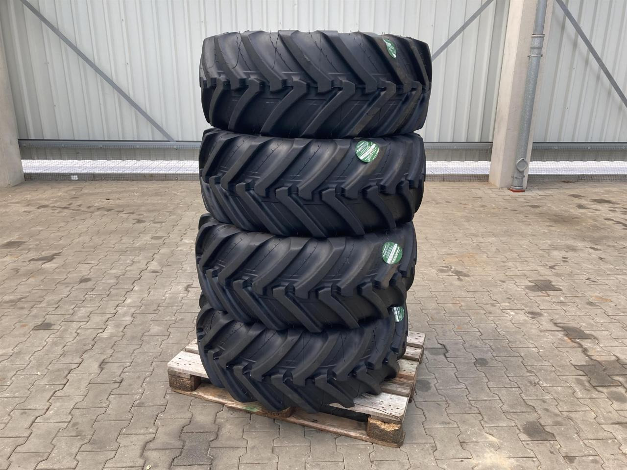 Michelin 400/70R20 - צמיג עבור מכונה חקלאית: תמונה 1 Michelin 400/70R20 - צמיג עבור מכונה חקלאית: תמונה 1
