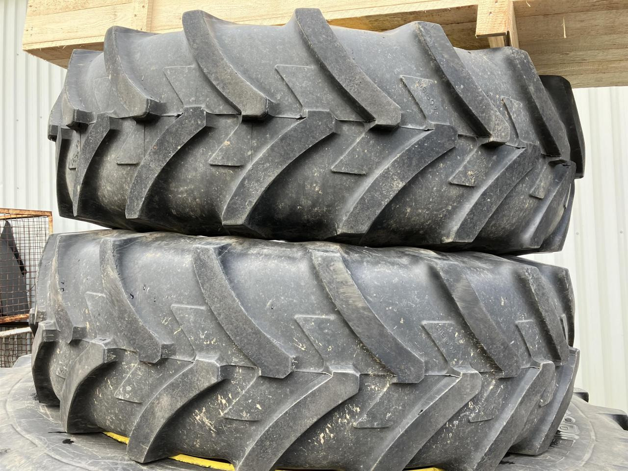 Michelin 420/85R34 - צמיג עבור מכונה חקלאית: תמונה 2 Michelin 420/85R34 - צמיג עבור מכונה חקלאית: תמונה 2