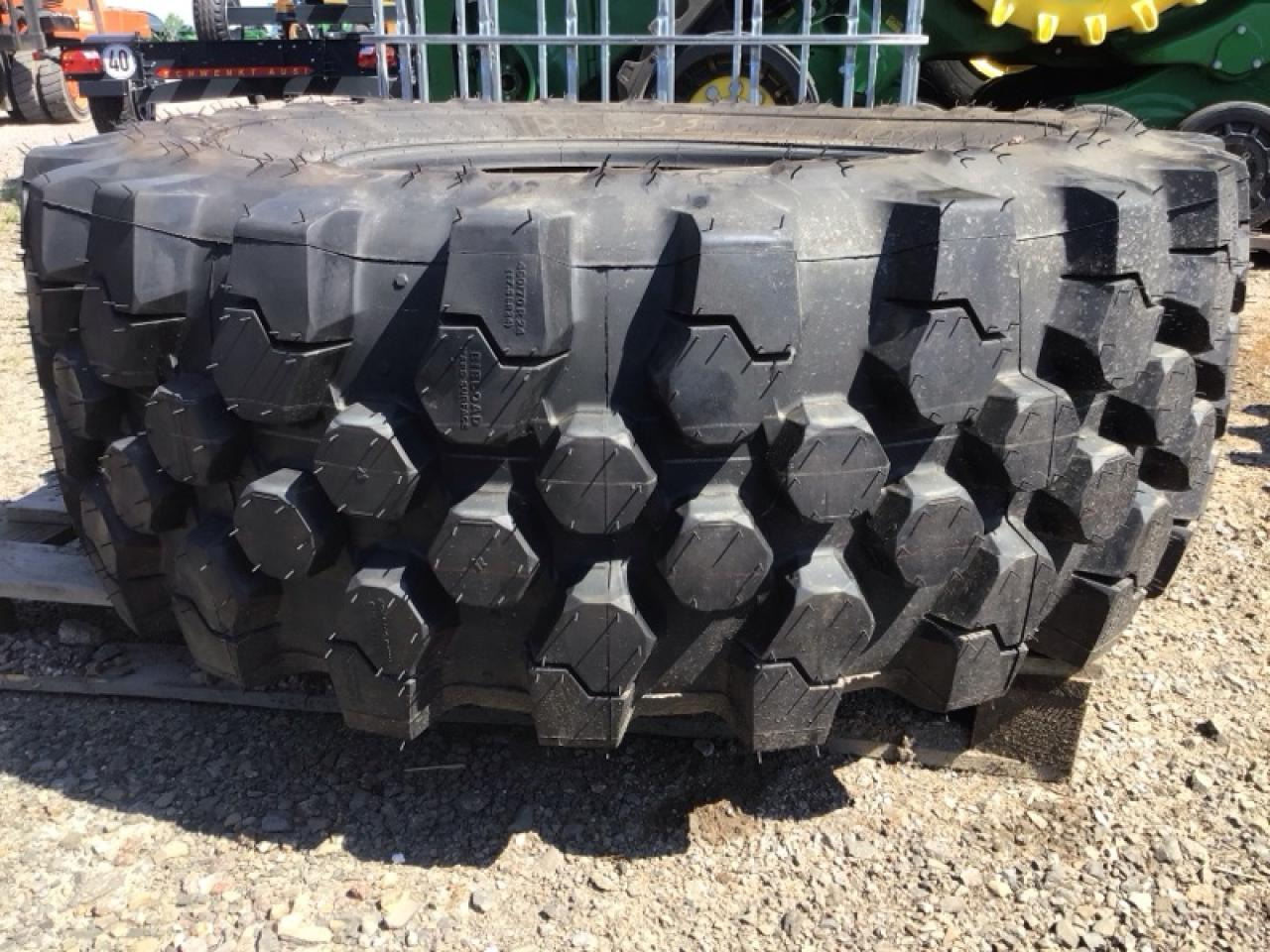 Michelin 460/70R24 - צמיג עבור מכונה חקלאית: תמונה 4 Michelin 460/70R24 - צמיג עבור מכונה חקלאית: תמונה 4