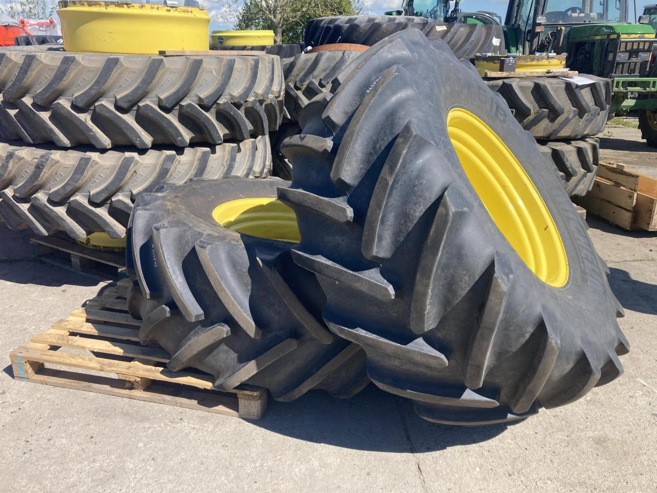 Michelin 600/70R30 - צמיג עבור מכונה חקלאית: תמונה 1 Michelin 600/70R30 - צמיג עבור מכונה חקלאית: תמונה 1